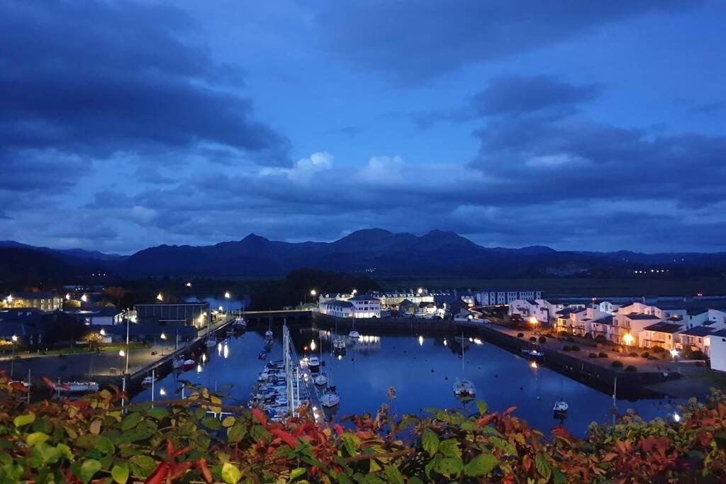 Porthmadog Harbour Town - High Street Apartment. Exterior foto